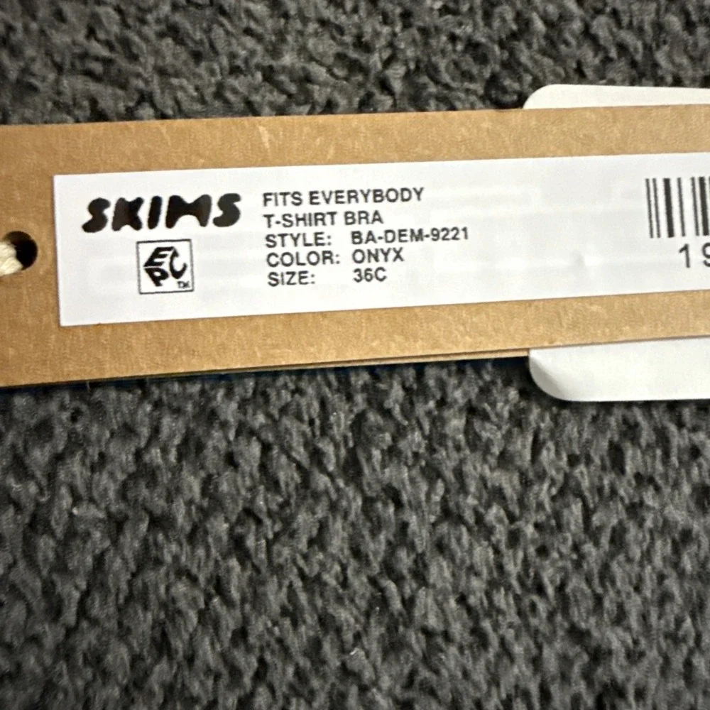 Skims Fits Everybody Tshirt Bra - Onyx - 36C - NWT - Picture 5 of 5
